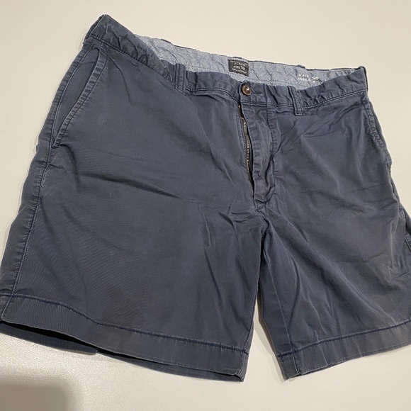 J. Crew 7" Stretch  Chino Flat Front Shorts in Navy - Picture 1 of 3